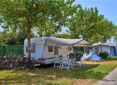Un emplacement pour caravane dans le Biarritz camping